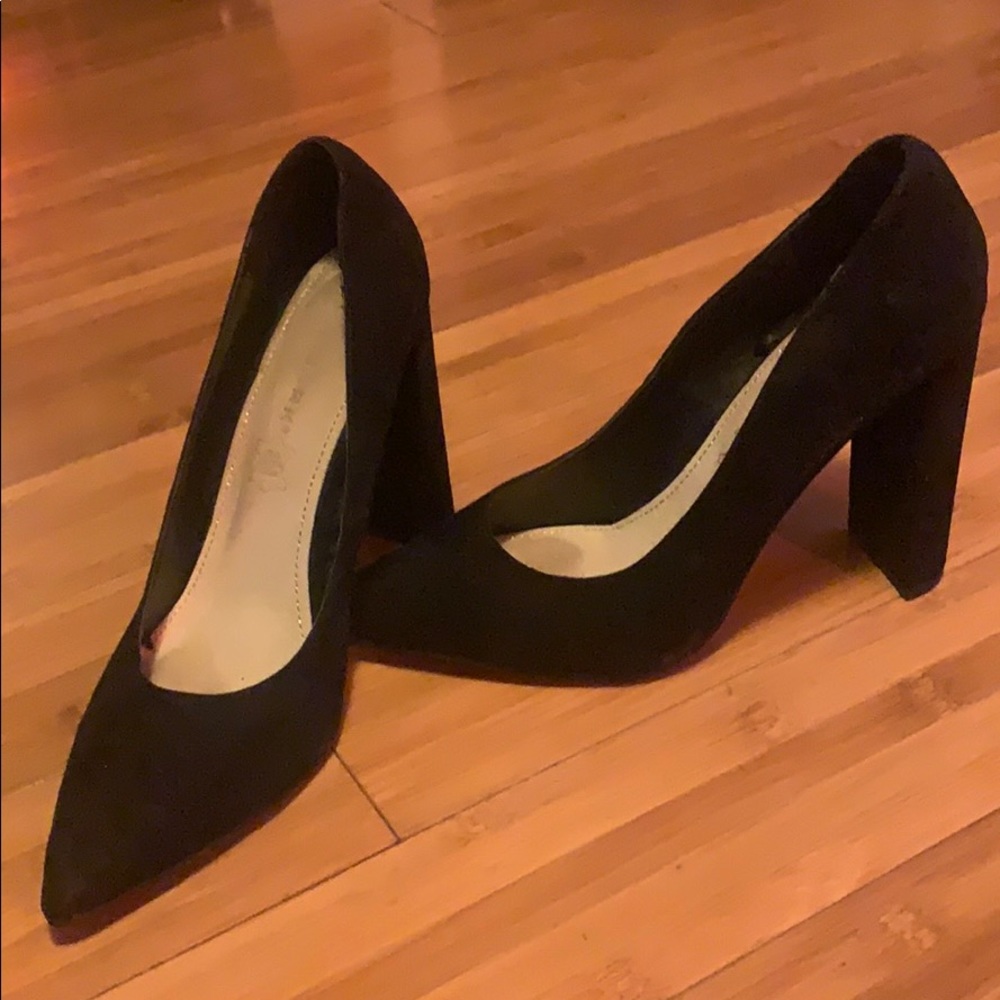 Black pointy toe block heels
